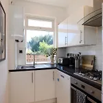 East Finchley Retreat - 2Bdr Ground Floor Flat With Terraces