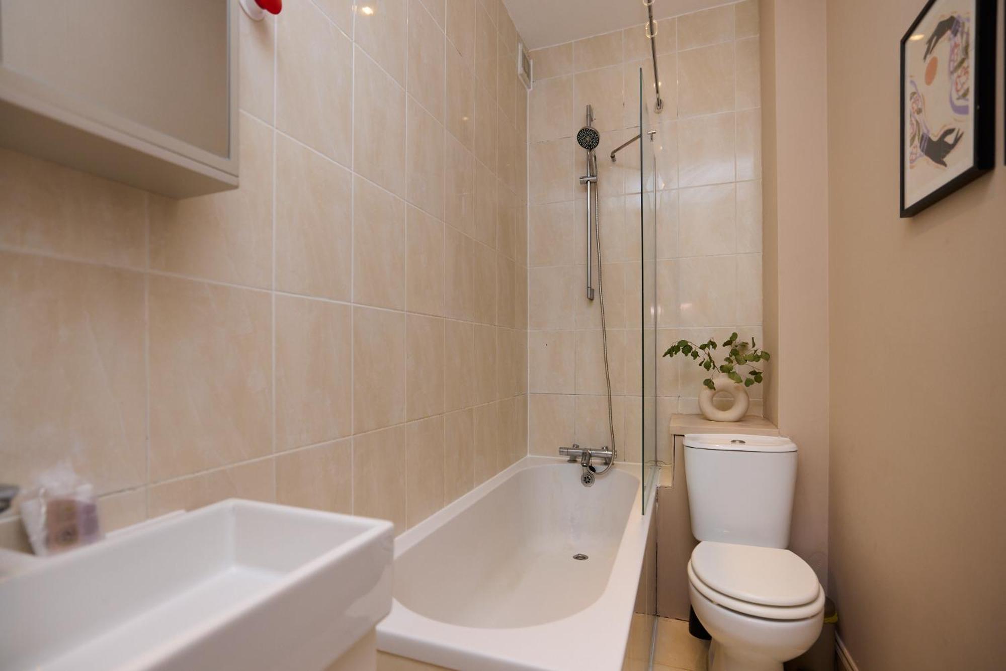 Apartment East Finchley Retreat - 2bdr Ground Floor Flat With Terraces *